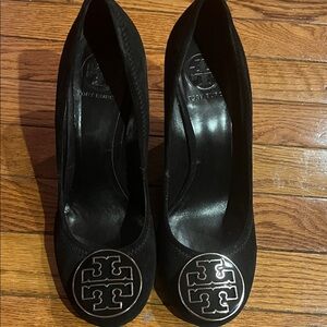 Tory Burch Black Logo Round-Toe Pumps